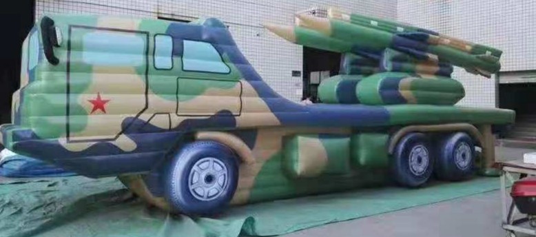 新蔡迷彩充气军事车